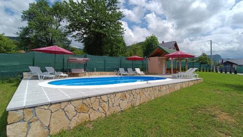 สระว่ายน้ำที่อยู่ใกล้ ๆ หรือใน Villa Green Oasis With Pool
