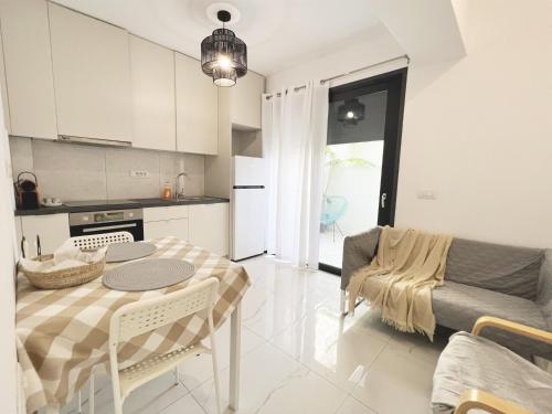 Kuchyň nebo kuchyňský kout v ubytování Trinity Suites