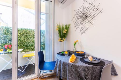LE ROSSINI AP4228 By Riviera Holiday Homes