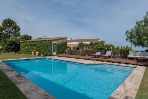 Πισίνα στο ή κοντά στο Romantic modern apartment private swimming pool 5 min walk from Begur Centre