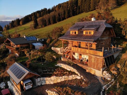 an overhead view of a large wooden house with solar panels at Die Mirnockhütte in Ferndorf