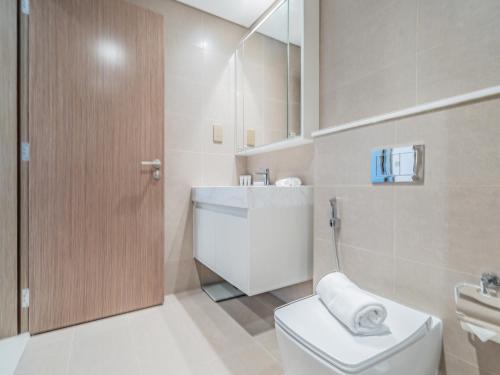 Koupelna v ubytování Brilliant 1BR in Burj Royale - Downtown Dubai