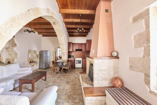 Гостиная зона в Mouri Villa