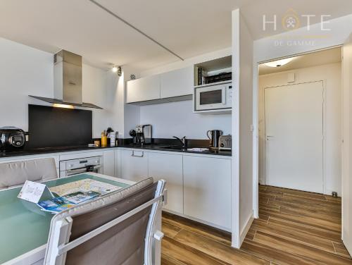 Dapur atau dapur kecil di Duplex 4 étoiles, vue mer et port de plaisance