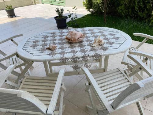 Lili House In Nikiti 150m From The Beach