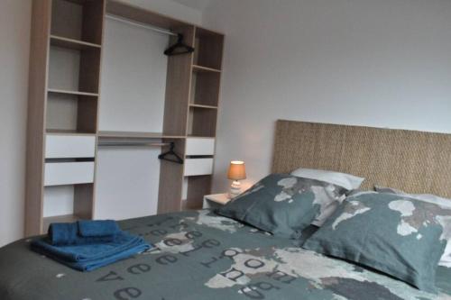 Photo de la galerie de l'établissement Villa An Castine avec spa pour 6pers proche plages, à Saint-Cast-le-Guildo