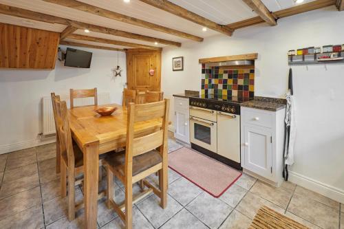 Kuchyň nebo kuchyňský kout v ubytování Host & Stay - Hampdon Cottage