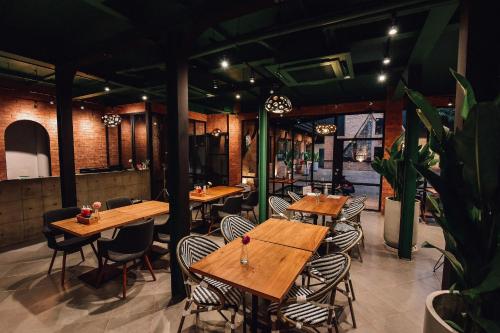 a restaurant with wooden tables and chairs in it at KWANS Ayutthaya in Phra Nakhon Si Ayutthaya