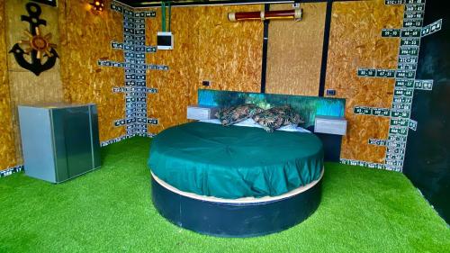 a room with a round bed with turtles on it at TINY HOME in Copacabana