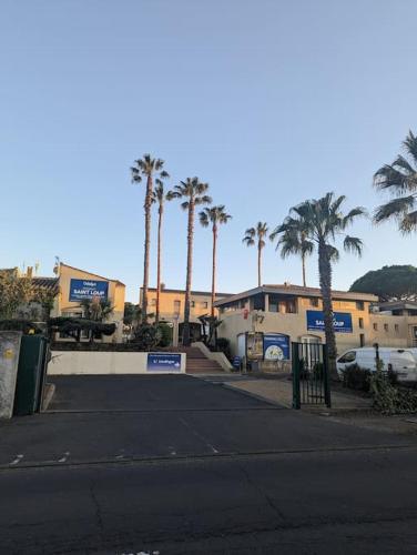 T3 clim piscine chauffée proche de la plage parking dans village vacances
