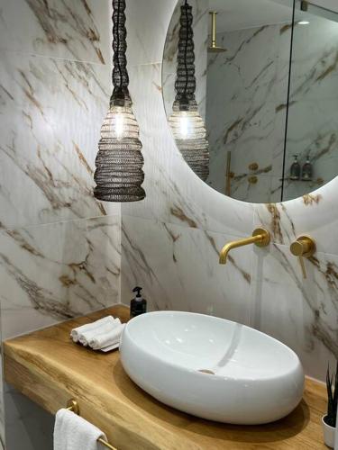 Gallery image of Venus Suite with Hot Tub in Agios Prokopios