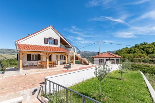 Luxury villa with heated pool & magnificent view