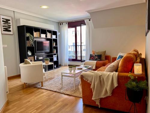 a living room with a couch and a table at Rías Altas Home Sada in Sada