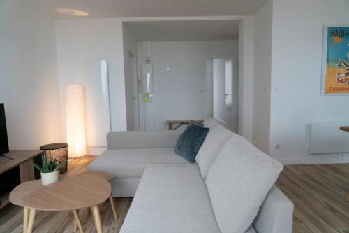 Ruang duduk di Appartement face mer à Malo avec parking privé
