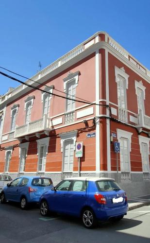 two cars parked in front of a building at Suite Tati in Las Palmas de Gran Canaria