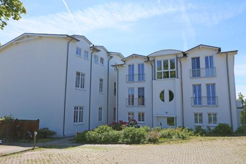 a large white building with a lot of windows at Villa Vineta Whg. 12 mit Südbalkon in Göhren