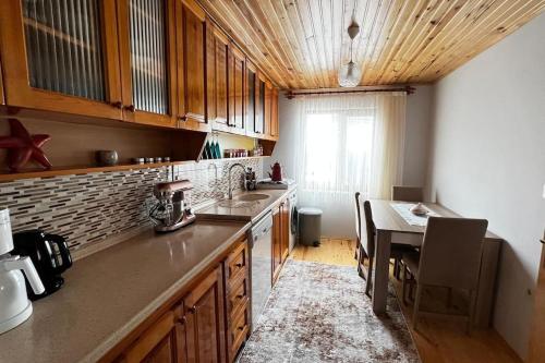 Kuchyň nebo kuchyňský kout v ubytování Zigana* / Mountain Apartment at 2050 meters high