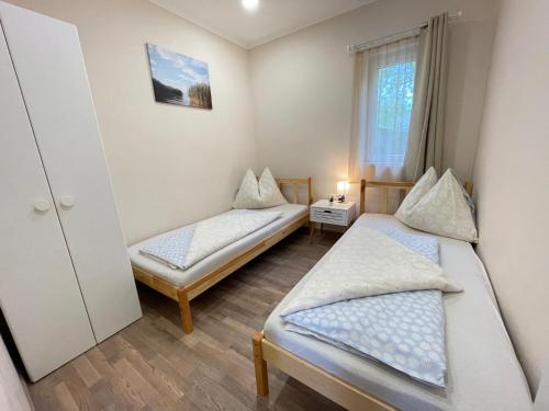 Posteľ alebo postele v izbe v ubytovaní Vadszőlő Apartman