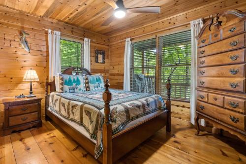 a bedroom with a bed in a log cabin at A Heavenly View in Blue Ridge