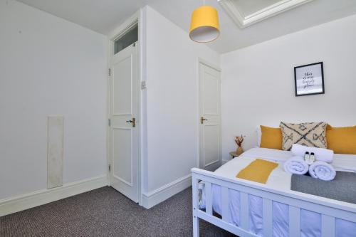a bedroom with a blue and white bed with yellow accents at StayRight 2 Bed Central Flat- 10 mins walk to Castle & Centre in Cardiff