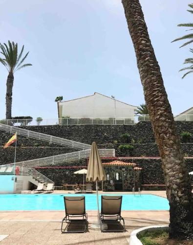 Amplio Bungalow con Piscina climatizada cerca del Yumbo y a pasos de Playa del Inglés