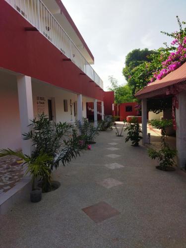 a courtyard of a building with plants and flowers at Le Paradis in Nianing
