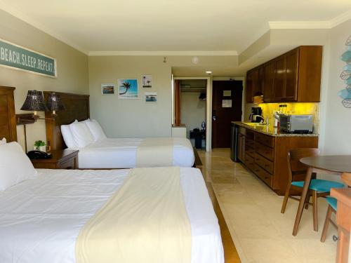 Breezy Luana Waikiki condo_3