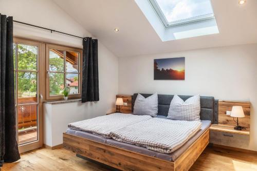 a bedroom with a bed and a skylight at Ferienwohnung Vrenal in Farchant