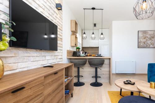 Oli's apartment