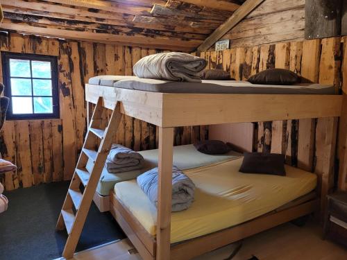 a bunk bed room with two bunk beds in a cabin at Beaver Creek Ranch in Rothenthurm