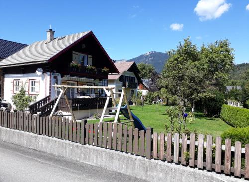 Splošen pogled na gorovje oz. razgled na gore, ki ga ponuja počitniška hiška