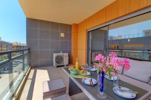 Μπαλκόνι ή βεράντα στο Rooftop pool, 200m from sea, city center