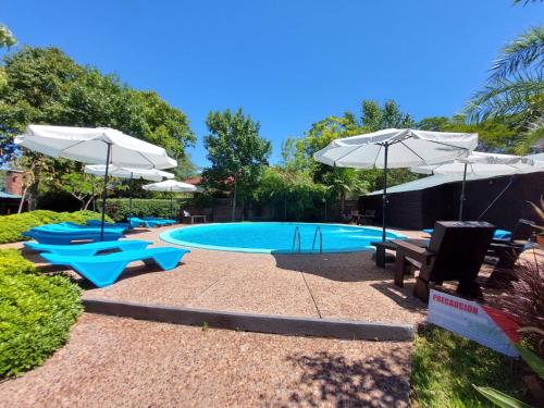 Piscine de l'établissement Hotel Jardines de Dayman ou située à proximité