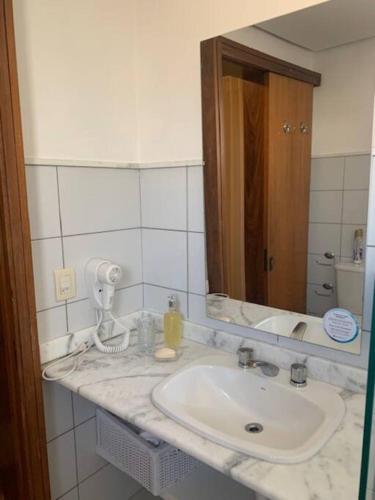 Bilik mandi di Flat Avenida Independência