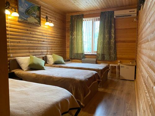 Ένα ή περισσότερα κρεβάτια σε δωμάτιο στο Hotel-Vilă Europa1928