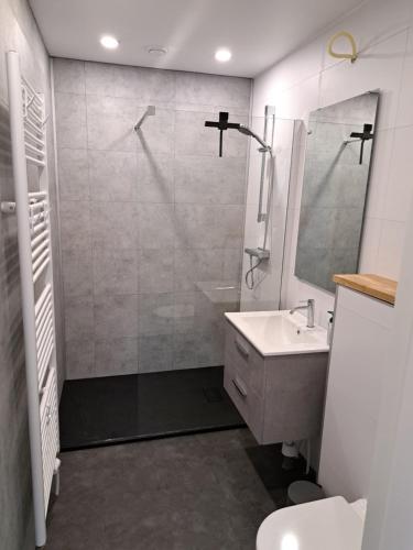 a white bathroom with a shower and a sink at Vakantiehuis SARAH- vlakbij meer- van S&G Holiday in Nykroppa