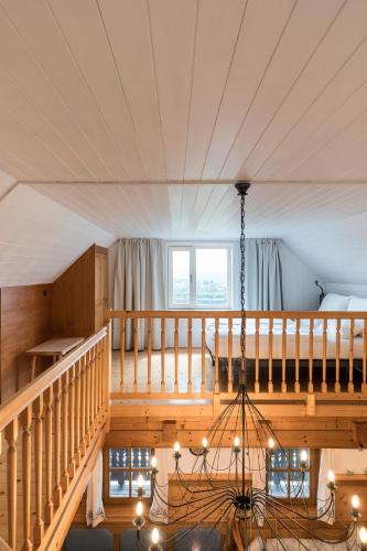 a chandelier hanging from the ceiling of a room at SCHILCHERLANDLEBEN - Weingartenhaus in Sankt Stefan ob Stainz