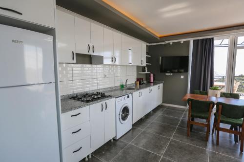 Dapur atau dapur kecil di Just Dream Suites