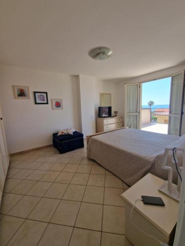 a hotel room with a bed and a balcony at La Terrazza di Elisa in Marina di San Lorenzo