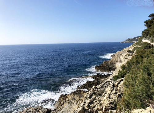 a view of the ocean from a cliff at Ezevacances Studio Capuccino vue mer 5 mn plage 7 mn gare Wifi in Èze