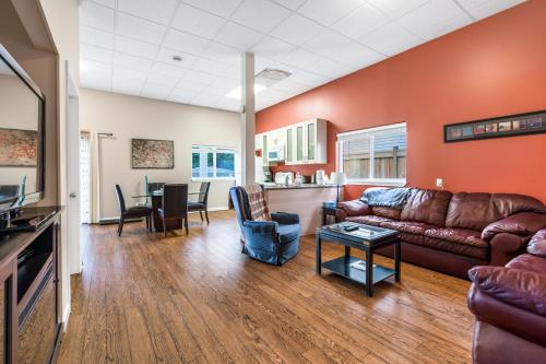 Harbor Hideaway: 1BD Coastal Charm & Relaxing Bath