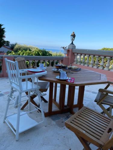 Balkón nebo terasa v ubytování Chambre d'hôtes A l'ancre marine de la Villa Rose