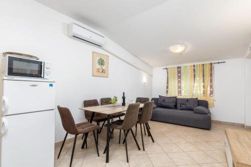 Apartments Lora 2