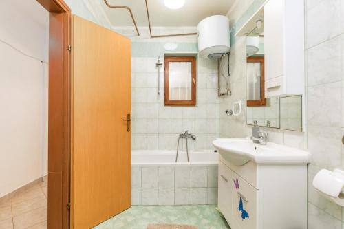 Apartments Lora 2