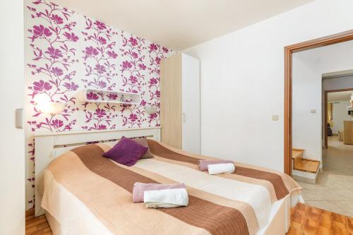 Apartments Lora 2