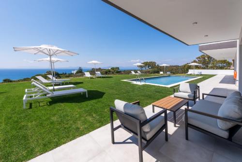 Aquarama Pool Apartments