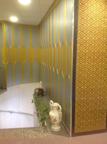 a room with a vase on the floor and a wall at Hostal Bisbal ONLY ADULTS NO AC in Valencia