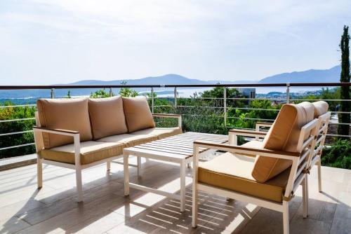 Gallery image of C1 - 2 beds 2 baths luxury Condo, Pool & Sea Views in Kavač