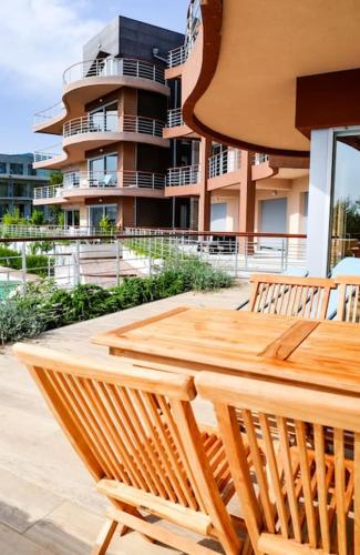 Gallery image of C1 - 2 beds 2 baths luxury Condo, Pool & Sea Views in Kavač