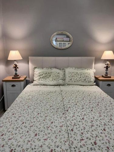a bedroom with a large bed with two nightstands and two lamps at CASA LOUKAS in Nerotriviá